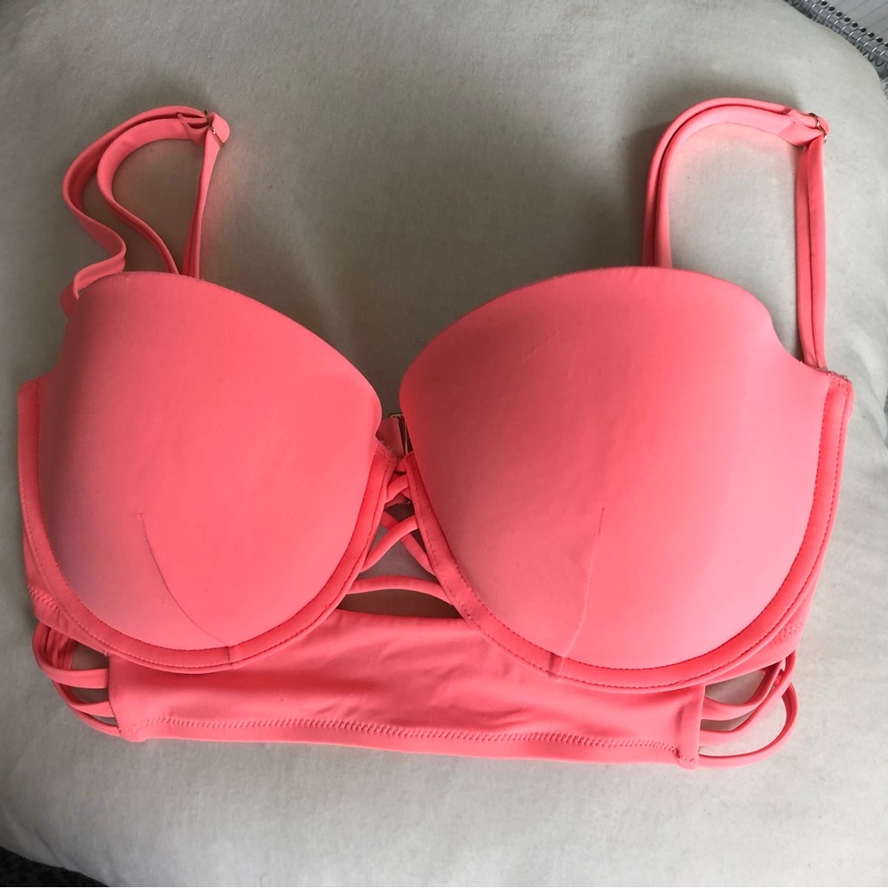 Victoria Secret Gorgeous push-up bikini top, good condition , color pink